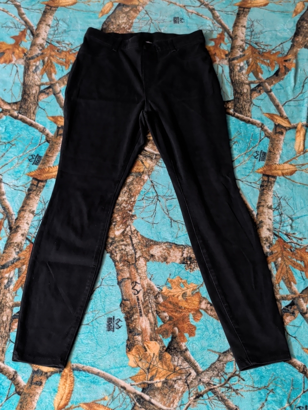 Time and Tru Women’s Black Skinny Jeans